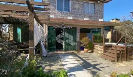 CASA DUPLEX SENDO 4 DORMITÓRIOS/QUARTOS COM VISTA PARA O MAR NA PRAIA DA PINHEIRA - PALHOÇA NO VALOR DE R$ 850.000,00