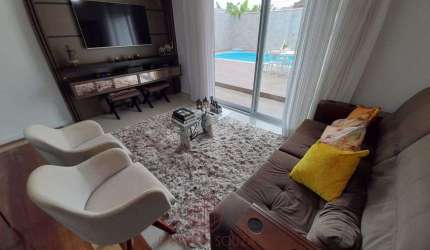 Casa para venda possui 241 metros quadrados com 4 quartos em Carianos - Florianópolis - SC