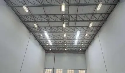 Galpão de 1.100 m² A/C para Locação no polo Empresarial Jandira II