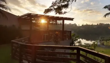 Linda casa no condomínio Lagoinha.