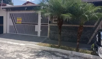 Sobrado com ótima localização perto do centro, Mercado, Escola e outros Comércios
