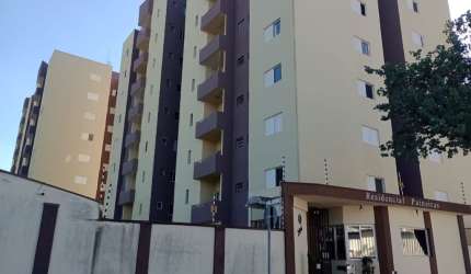Apartamento grande com ótima localização perto de vários comércios.