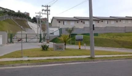 Sobrado no condomínio Colônia Real.
