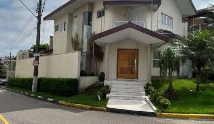 Lindo sobrado no condomínio de alto padrão Residencial Villa Branca 1.