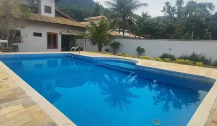 EXCELENTE SOBRADO LOCALIZADO HÁ 150 METROS DA PRAIA NO BAIRRO BAREQUEÇABA EM SÃO SEBASTIÃO! !