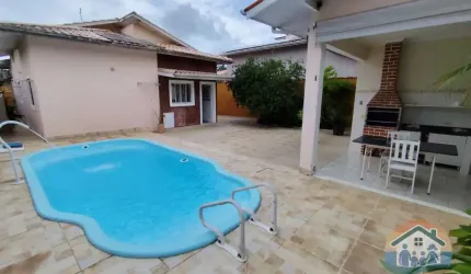 EXCELENTE IMÓVEL MOBILIADO PRÓXIMO Á PRAIA LOCALIZADO NO BAIRRO MARTIM DE SÁ EM CARAGUATATUBA!!