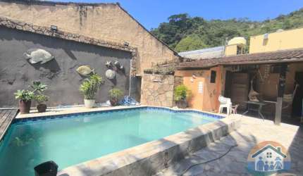 EXCELENTE IMÓVEL COM PISCINA LOCALIZADO NO BAIRRO SUMARÉ EM CARAGUATATUBA-SP!