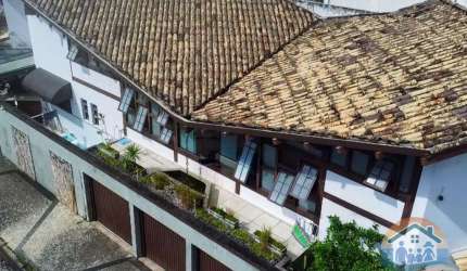 INCRÍVEL SOBRADO COM PISCINA LOCALIZADO NO BAIRRO JARDIM PRIMAVERA EM CARAGUATATUBA!