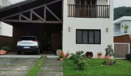 EXCELENTE SOBRADO LOCALIZADO NO CONDOMÍNIO COSTA NOVA EM CARAGUATATUBA!