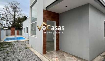 Casa Linear com Piscina e amplo quintal