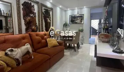 Casa de dois pavimentos oferece uma variedade de espaços funcionais e versáteis