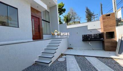 Casa linear com 2 quartos sendo 1 suite amplo quintal e jardim de inverno