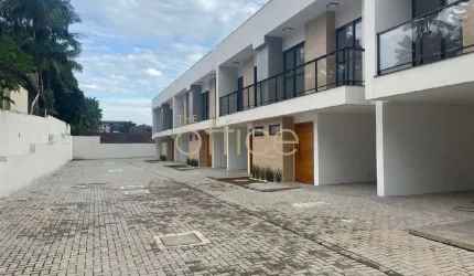 SOBRADO EM CONDOMÍNIO FECHADO
