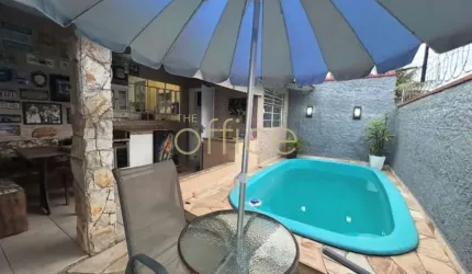 Casa à venda em Joinville-SC, Anita Garibaldi: 3 quartos, 1 suíte, 3 salas, 2 banheiros, 3 vagas de garagem, 144,97m².