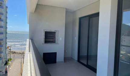 Apartamento com 3 dormitórios a poucos metros da praia