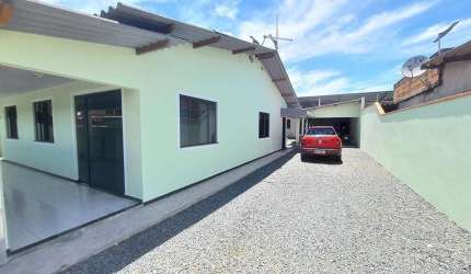 Casa com duas kitnets