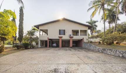Sobrado com 5 suítes e área de 2.531 m² no Setor Jaó