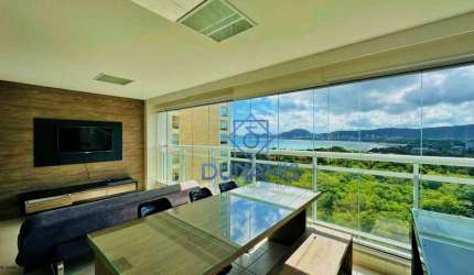 Apartamento na Praia da Enseada, com uma maravilhosa vista para o mar e montanha.