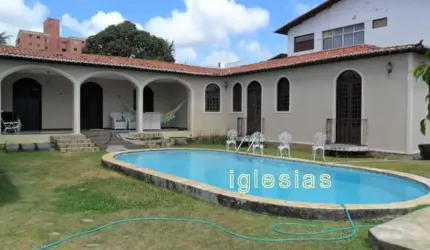 Casa para vender em Lagoa Nova com 400 m², terreno de 900 m², 4 suítes, piscina.