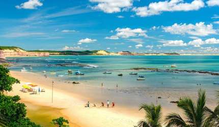 Terreno para vender na praia de Pipa com 6.500m², possui um chalé de 100m² e projeto para 32 chalés.
