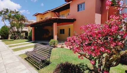 Viva com Estilo e segurança: Casa Duplex em Condomínio, piscina.