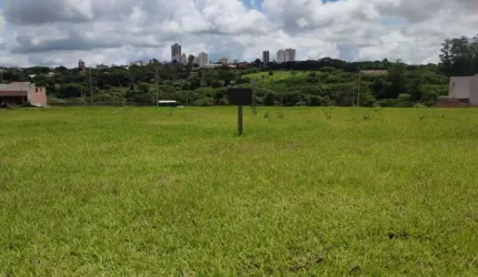 Terreno no condomínio Bellevie por R$ 425.000,00 - Cambé