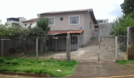 Sobrado para Venda em Londrina, Arpoador, 3 dormitórios, 1 suíte, 1 banheiro, 1 vaga