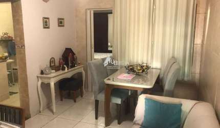 Excelente casa de 2 quartos e vaga em Quintino