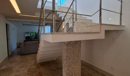 Alugo Casa 3/4 suítes Semi Mobiliada com Piscina Abrantes