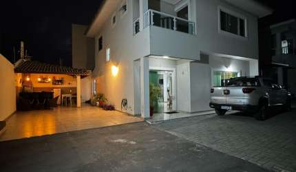 Excelente Casa 4/4 com energia solar em Pitangueiras - Lauro de Freitas