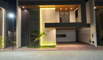 Excelente Casa 4/4 suítes com energia Solar na Priscila Dutra