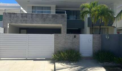 Linda casa de alto padrão para venda Priscila Dutra, Buraquinho!