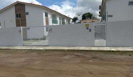 Casa para venda possui 67 metros quadrados com 3 quartos em Cordeiro - Recife - Pernambuco