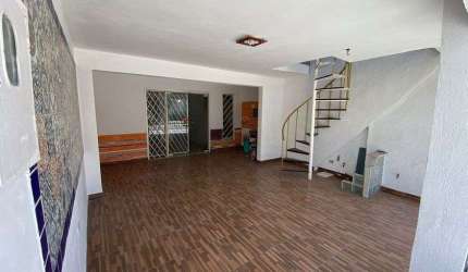 Casa Grande de 286m² no Centro de Jardim São Paulo | Recife | PE