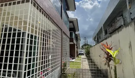 Lindo sobrado com energia solar no coração do cordeiro.
