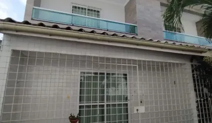 Sobrado Exclusivo no Condomínio: Seu Refúgio de Privacidade e Conforto! Descrição: