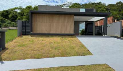 CASA LINEAR EM ALPHAVILLE - RIO DAS OSTRAS