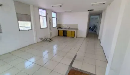 Oportunidade Imperdível: Prédio Comercial à Venda em Bonsucesso!