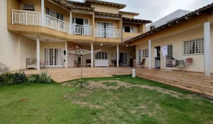 Casa Sobrado Alto Padrão no Bairro Alcântara entre a Av. Madre Leônia Militto e Av. Herry Prochet.