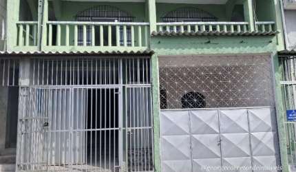 Casa ampla duplex 324 m² construída, dividido em 3/4, um suíte, duas salas, varanda, nascente, 4 vagas, reformada, alugar no Cabula VI Salvador