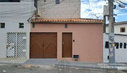 Casa padrão térreo e sob solo com 2/4 suite e closet, cozinha, garagem bem localizada em Pituaçu a vender Salvador Bahia