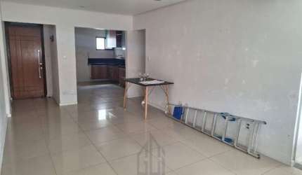 Apartamento com 89 m² dividido em 3/4 sala ampla, varanda, 3 vagas no segundo andar escada do Edifício Terra Residencial a venda Brotas Salvador