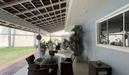 Casa Duplex de 4 Quartos no Bosque dos Esquilos
