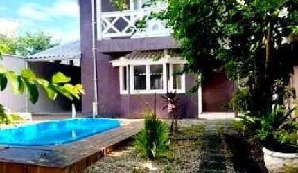Casa Duplex , com fino acabamento em Vargem Grande