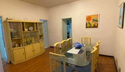 Apartamento , com 4 Quartos e dependência completa em Copacabana