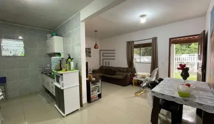 Casa em Araruama, 2 quartos - R$ 200.000,00 - Três Vendas