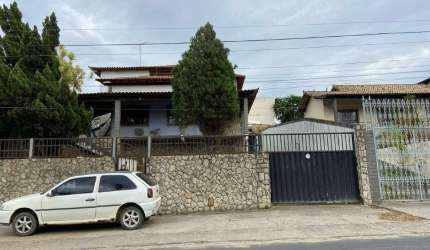 Casa de alto padrão- 3 quartos 3 suítes amplo quintal - Centro