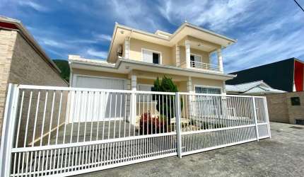 Casa com 4 quartos à venda na Rua Arcanjo Cândido da Silva, 3856, Praia de Fora, Palhoça por R$ 1.350.000