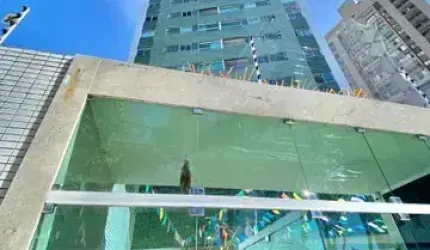SUA MORADIA DE FRENTE PARA O MAR - ANDAR ALTO - 100% NASCENTE