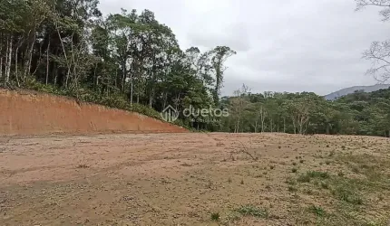 Terreno com 2.500 m² de área plana pronto para construir